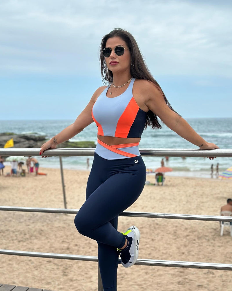 Conjunto Fitness Elegante para Mulheres - Top Marinho e Calça Comfy