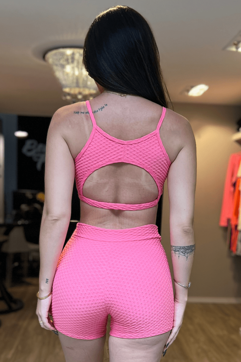 Set de Entrenamiento Rosa: Top Sportivo y Shorts Cómodos